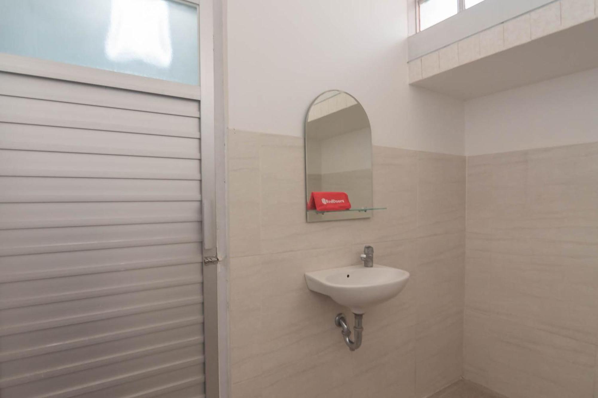 Reddoorz At Jalan Raya Lembang Hotel Padasul Szoba fotó