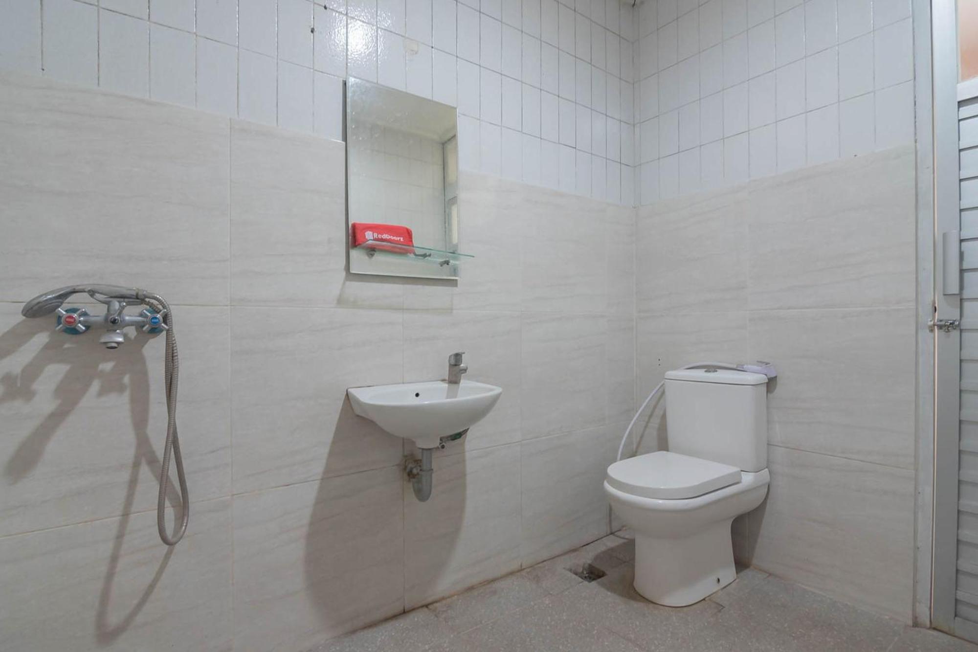 Reddoorz At Jalan Raya Lembang Hotel Padasul Szoba fotó